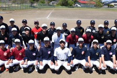 新たに誕生した「KITAAKITA　TAKANOSU　BASEBALL　CLUB（キタアキタ・タカノス・ベースボール・クラブ）」＝秋田県北秋田市で2026年4月29日、真貝恒平撮影