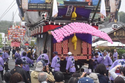 7年ぶりに4台そろって公開された日立風流物＝日立市宮田町で2026年5月4日午前11時41分、田内隆弘撮影