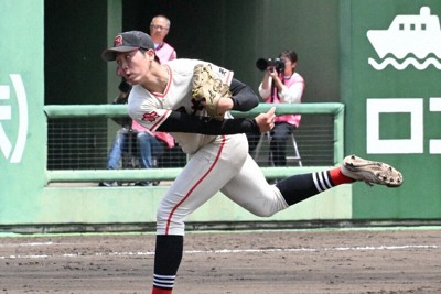 【土浦日大－水城】七回から登板して3回無失点の好投をみせた土浦日大の小池陽斗＝茨城県土浦市川口2のJ：COMスタジアム土浦で2026年5月4日、榎良広撮影