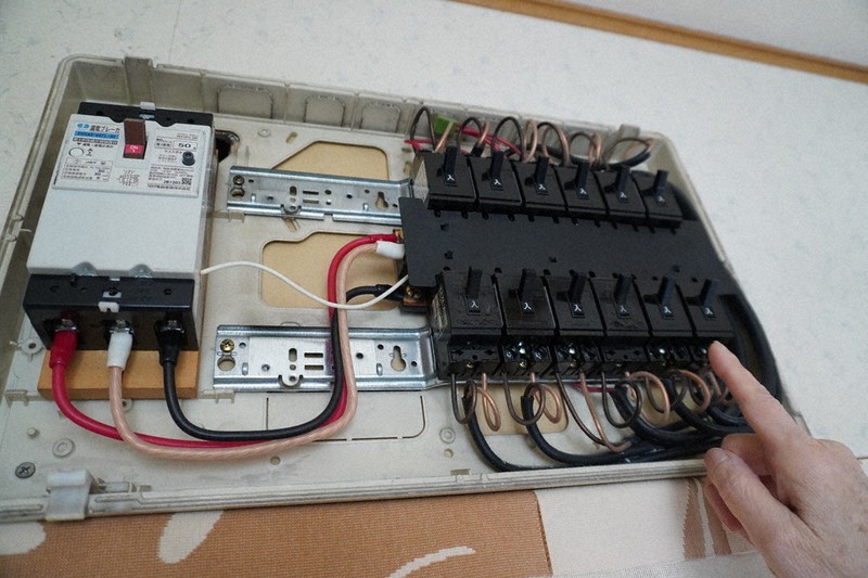 分電盤修理「38万円」 「火事になる」交換迫る悪質業者 「プロが解決