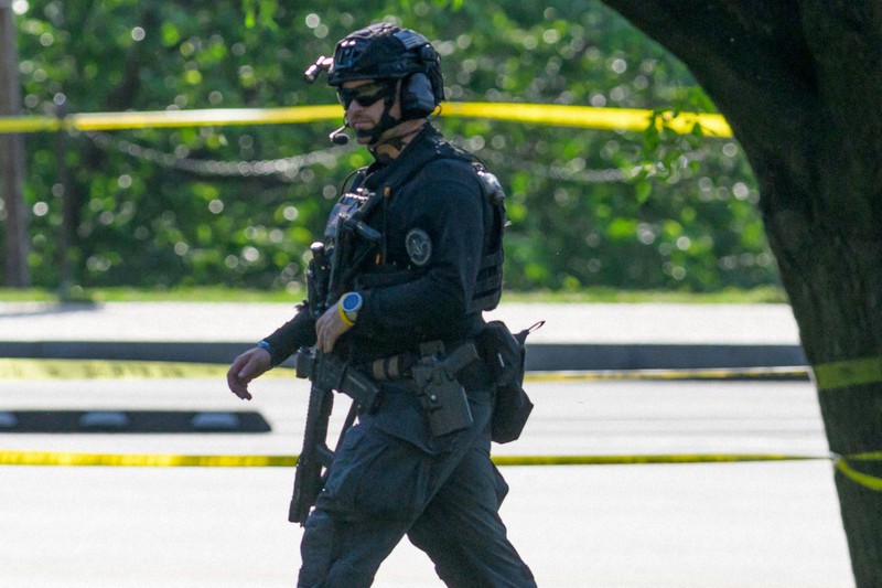 銃撃を受け警戒する警察＝米首都ワシントンで2026年5月4日、AP