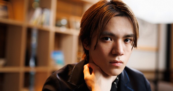ポーズをとる宇野昌磨さん＝東京都千代田区の「LEXUS　MEETS...」で2026年4月3日、吉田航太撮影