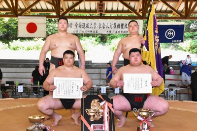団体で大会連覇を果たした日大の選手たち＝福岡県久山町で2026年5月5日、牧野大輔撮影
