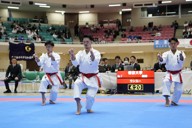 男子形の部で優勝した帝京大＝日本武道館で2026年5月5日、関東学生空手道連盟提供