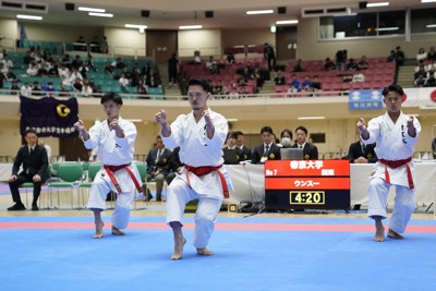 男子形の部で優勝した帝京大＝日本武道館で2026年5月5日、関東学生空手道連盟提供