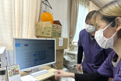 ベッドに敷いたセンサーで入居者の動きを感知するシステムの画面（画像を一部加工）＝栃木市で