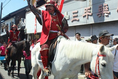 「紀州九度山　真田まつり」で練り歩く武者行列＝和歌山県九度山町で2026年5月5日午後1時49分、藤原弘撮影