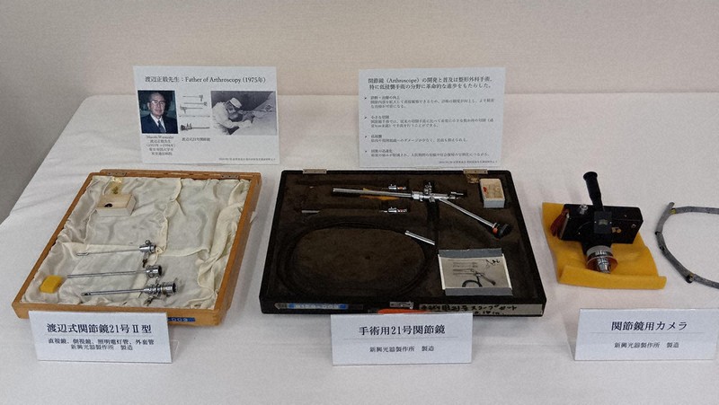 関節内部を拡大し直接観察できる「関節鏡」。21号鏡は各国に普及した＝田中泰義撮影