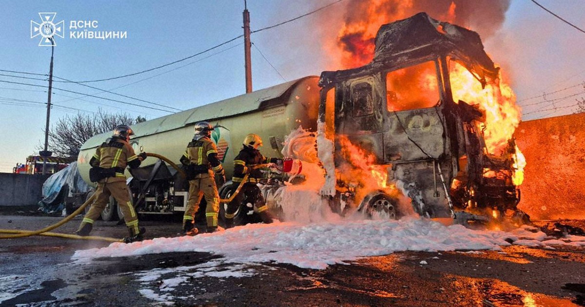 Zelenskyy slams Russia's 'utter cynicism' as strikes kill 22 in Ukraine before announced ceasefire