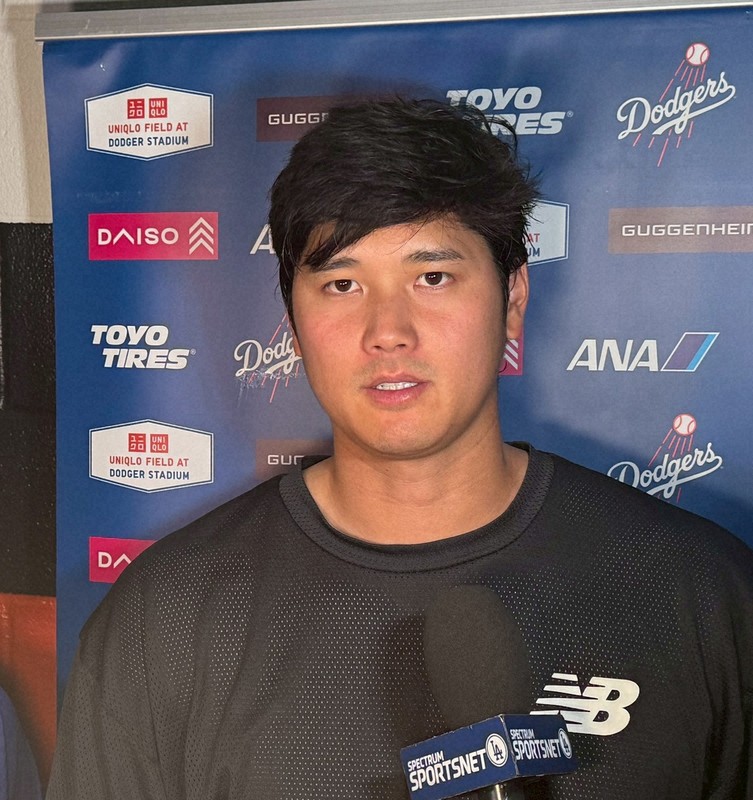 試合後、報道陣の取材に応じるドジャース・大谷翔平（撮影・奥田　秀樹通信員）