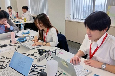 損害保険ジャパンが今年から新入社員向けに導入した、AIとの付き合い方に関する研修の様子＝東京都新宿区で2026年4月24日、町野幸撮影