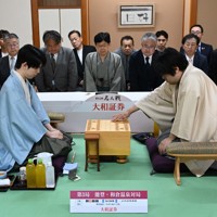 名人戰點心出爐：藤井名人選巴斯克起司蛋糕，糸谷九段點饅頭