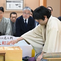 名人戰點心出爐！藤井名人選了瑞士捲，糸谷九段則點了鬆餅