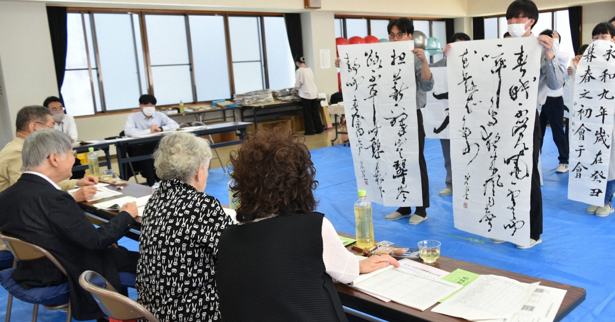安芸全国書展の審査始まる 986点から入賞作選ぶ 高知 | 毎日新聞