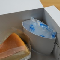 中東情勢の緊迫化の影響で、ケーキ店が使う保冷剤も一部で品薄になっている＝東京都渋谷区で2026年4月30日午後2時58分、尾崎修二撮影（本文とは直接関係ありません）