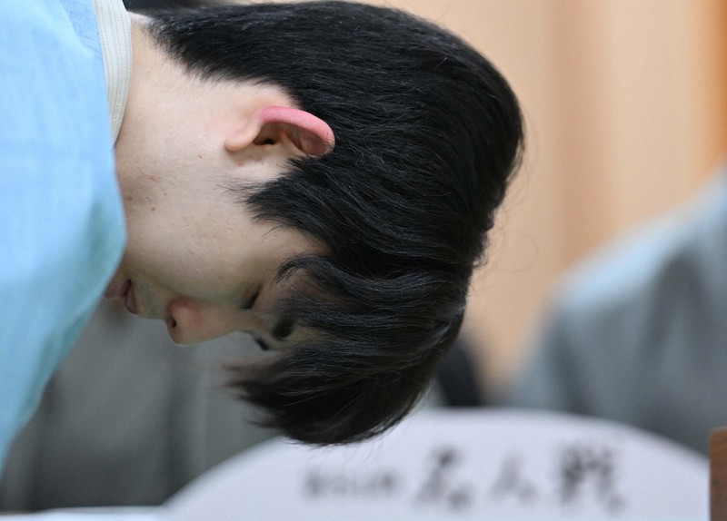 藤井名人が驚きの勝負術 糸谷九段も長考 名人戦第3局 | 毎日新聞