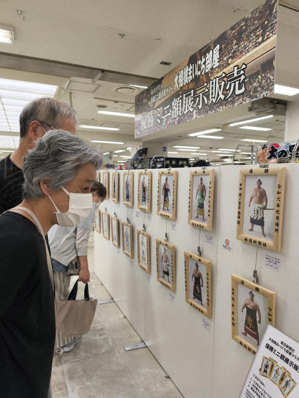 大相撲EXPO京王新宿場所開幕 迷你優勝額首度亮相