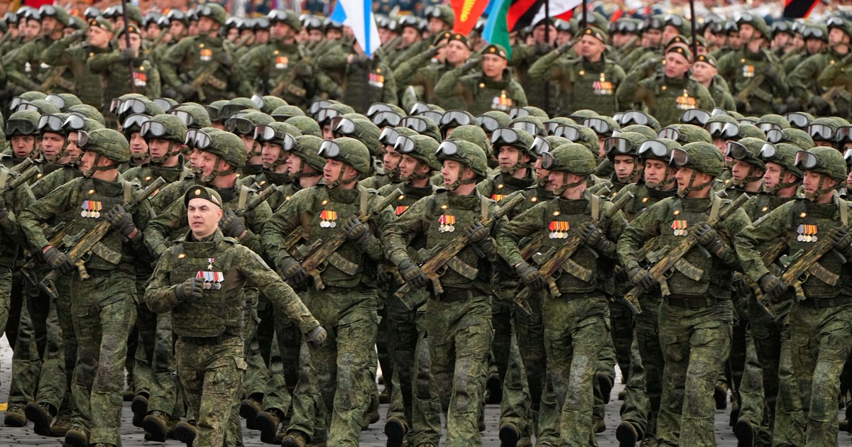 ロシア、対独戦勝記念の軍事パレード　安全対策で縮小、徒歩隊列