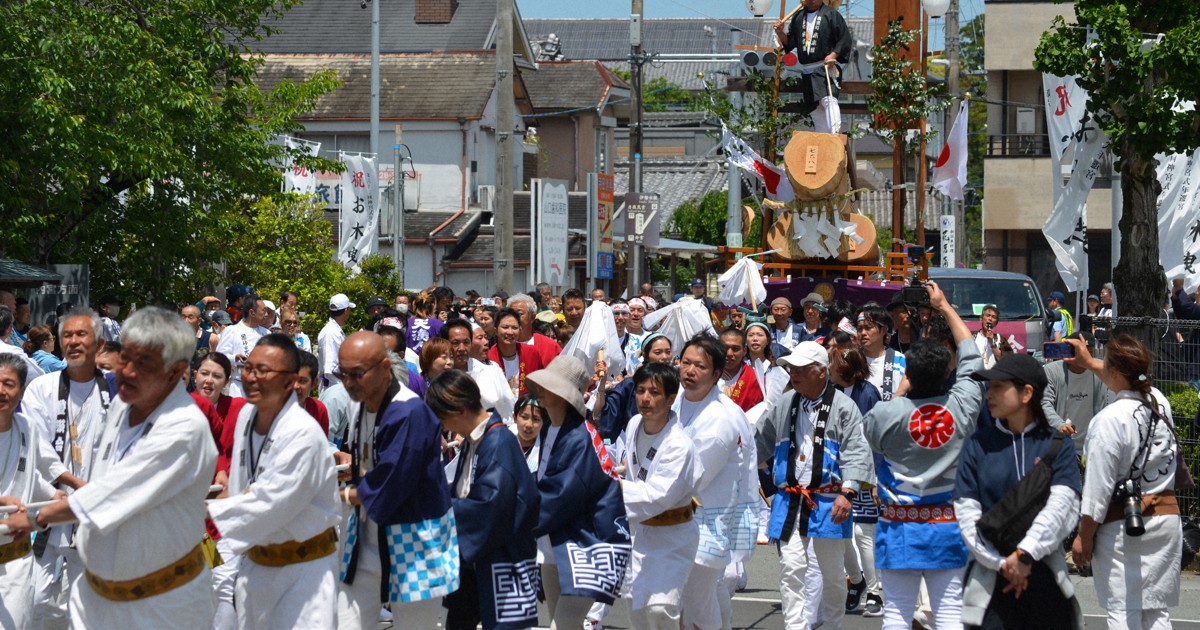 伊勢神宮式年遷宮前奏曲：「お木曳」祭典市民運送木材