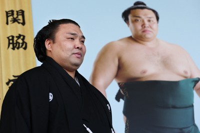 霧島重返大關首日獨得一勝，走出自己的相撲之路