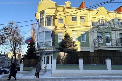 モルドバにあるロシア政府直轄の学術文化センター「ロシアハウス」の外観＝キシナウで2月9日、真野森作撮影