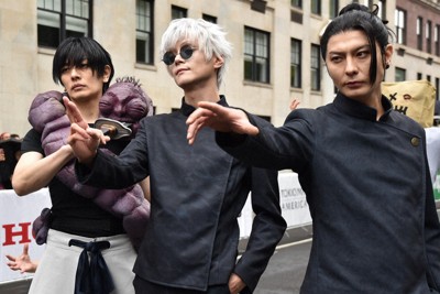 ジャパンパレードには、舞台「呪術廻戦」に出演した三浦涼介さん（中央）らも参加した＝ニューヨークで2026年5月9日午後3時42分、三木幸治撮影
