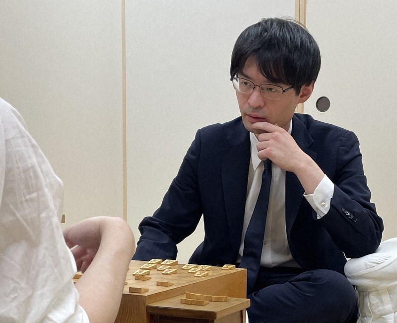 佐藤天彥九段攻勢受挫，近藤誠也八段逆轉勝，A級順位戰觀戰記