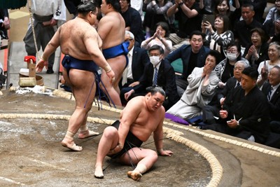 霧島重返大關首日獨得一勝，走出自己的相撲之路