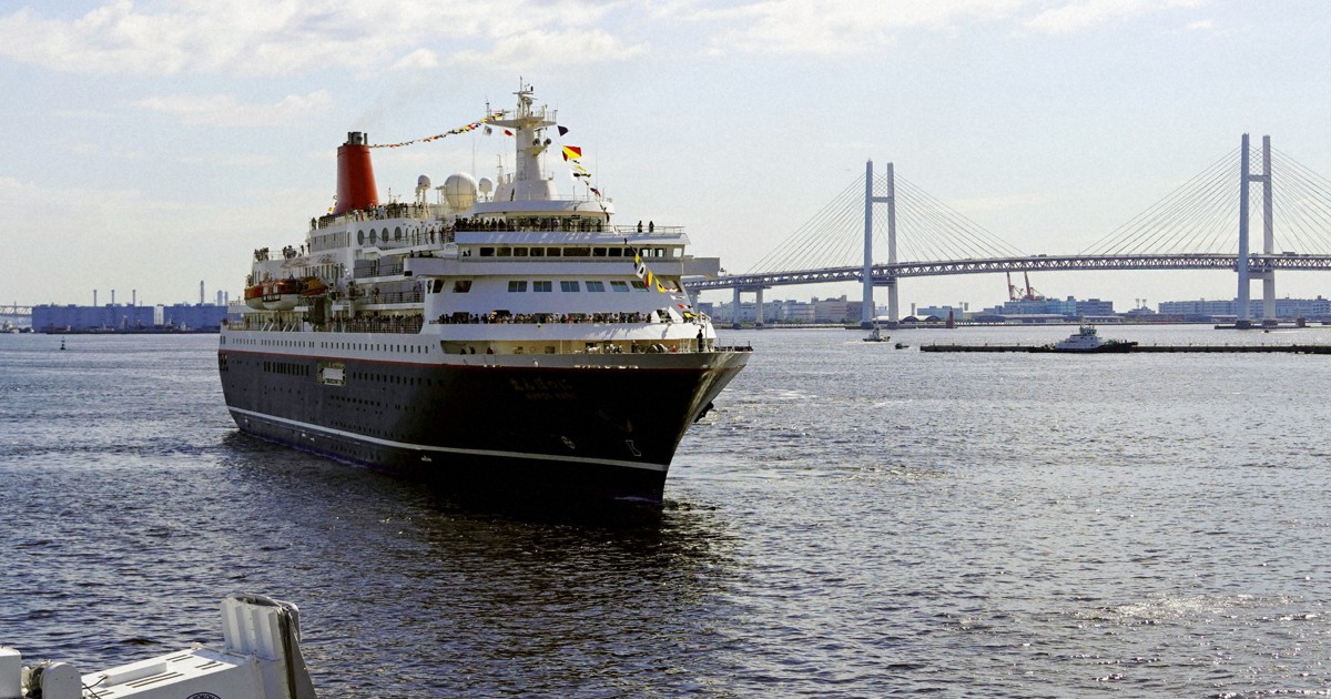 Japan cruise ship Nippon Maru bids farewell to fans after 35 yrs of sailing