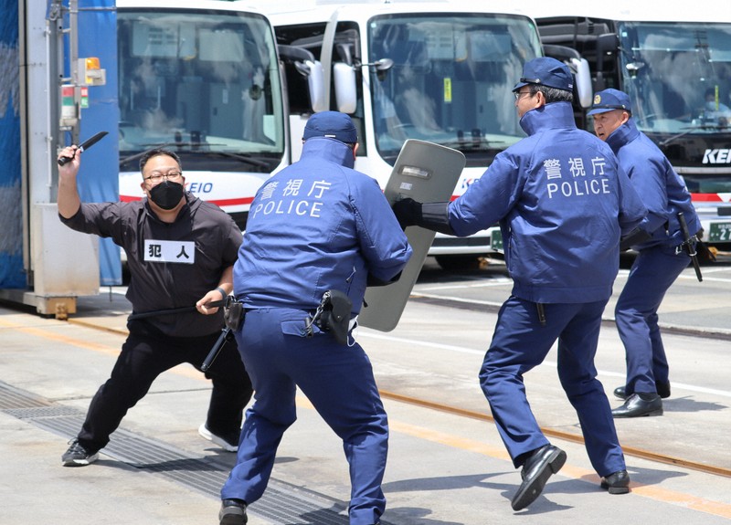 警視廳模擬車站刺傷事件訓練 包含直升機追蹤