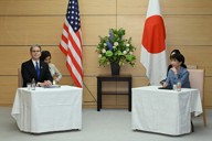 ベッセント米財務長官（左）との会談に臨む高市早苗首相＝首相官邸で2026年5月12日午後4時2分、平田明浩撮影