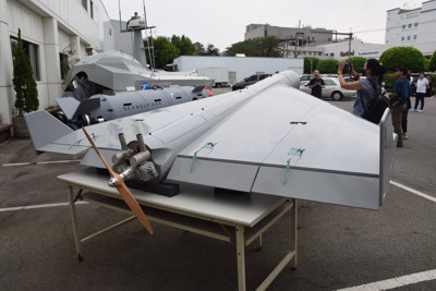 台湾のメーカー「雷虎」で生産される軍事用ドローンや無人艇＝台湾中部・台中市で2026年4月21日、林哲平撮影