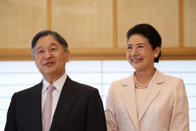 天皇、皇后両陛下＝皇居・御所で2026年4月2日午後0時2分（代表撮影）