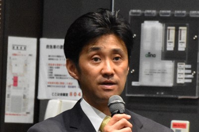 「ツキノワグマとの向き合い方」と題して講演した山内貴義・岩手大准教授＝盛岡市で2026年5月9日午後2時49分、山田英之撮影