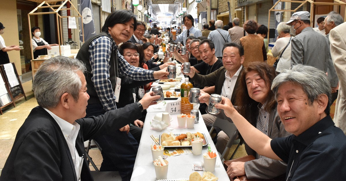 懐かしの地元商店街で同窓会　4校の卒業生ら集う　北九州・門司