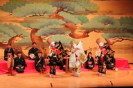 横仙歌舞伎保存会による舞台公演＝岡山県奈義町教育委員会提供