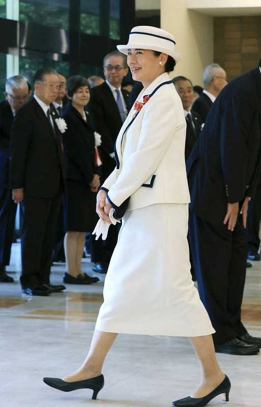全国赤十字大会 皇后雅子さまが「有功章」授与 [写真特集15/12] | 毎日新聞