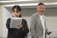 稽古中の蝉谷めぐ実さん（スカーレット・オハラ役、左）と島田雅彦さん（レット・バトラー役）＝棚部秀行撮影
