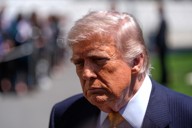 記者団の取材に応じるトランプ米大統領＝ホワイトハウスで2026年5月12日、AP