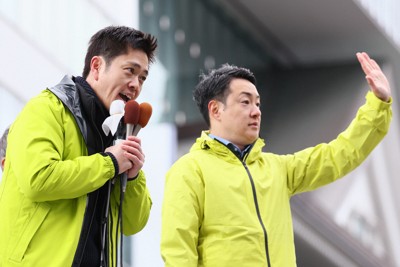 大阪都構想への再挑戦を掲げて大阪府知事選と大阪市長選で再選した、吉村洋文氏（左）と横山英幸氏＝大阪市中央区で2026年1月22日午前10時17分、長澤凜太郎撮影