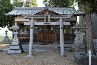樋口神社の拝殿＝橿原市で