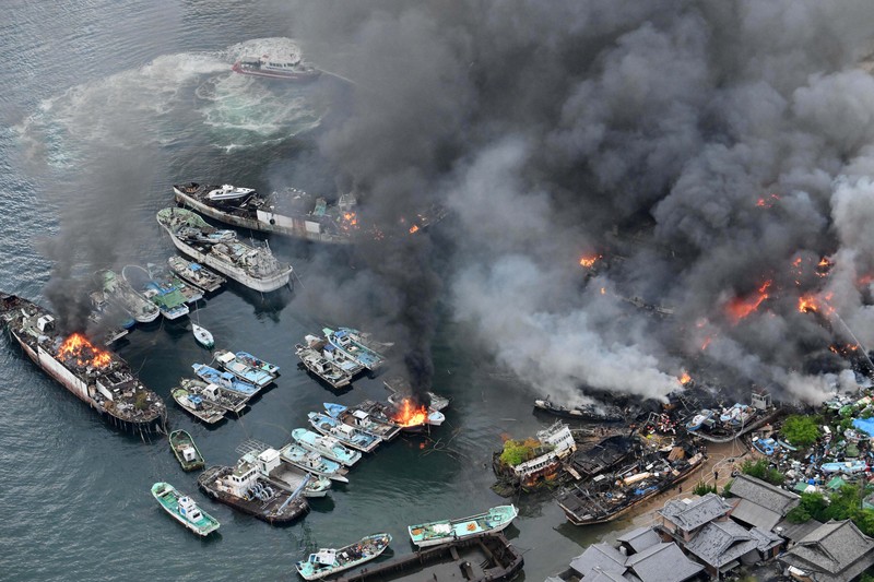 住宅地近く650人に避難指示 広島・呉の船解体現場火災 延焼なし | 毎日新聞