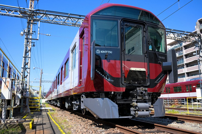 近鉄が新型車両「6A系」を公開 有料座席指定サービス「すわれ～る」に