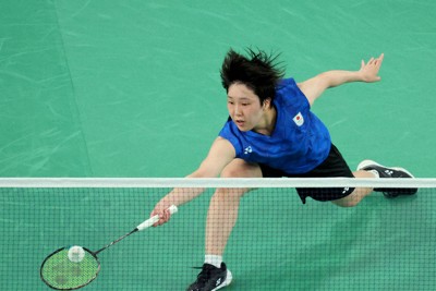 2024年のパリ・オリンピックのバドミントン女子シングルス準々決勝で戦う山口茜選手＝長澤凜太郎撮影