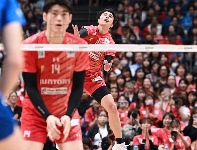 排球推し：決賽中發出致勝好發球的 સントリー 高橋塁，自信的理由來自教練的一句話