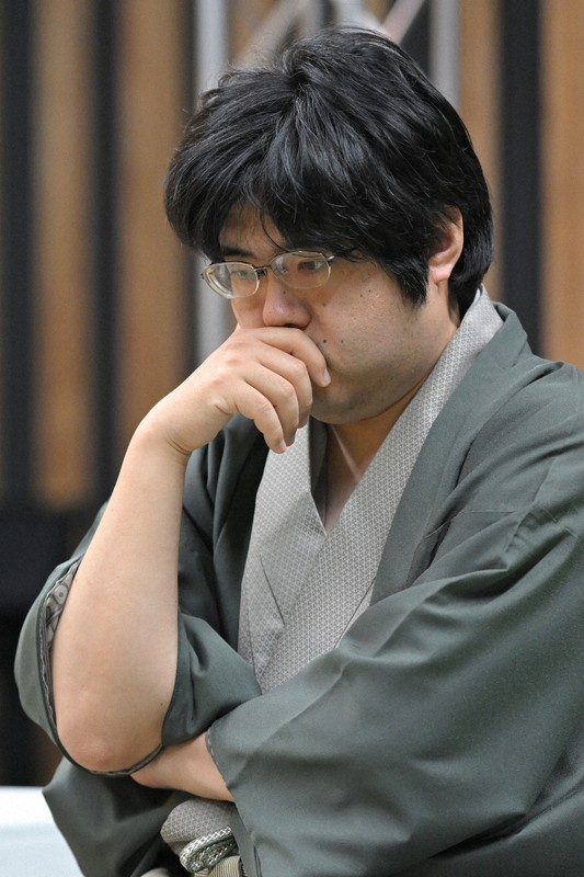 名人戦第4局 糸谷九段が大長考のまま昼食休憩に | 毎日新聞
