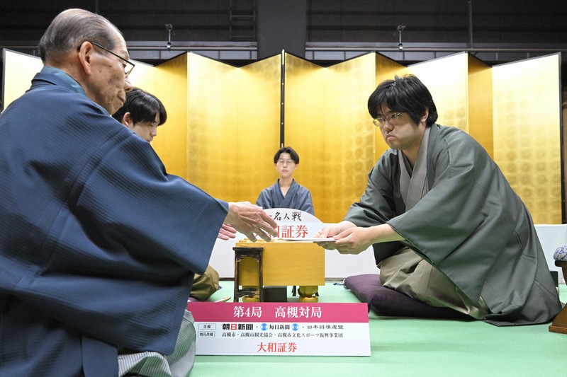 名人戦第4局 糸谷九段が48手目封じ1日目終了 | 毎日新聞