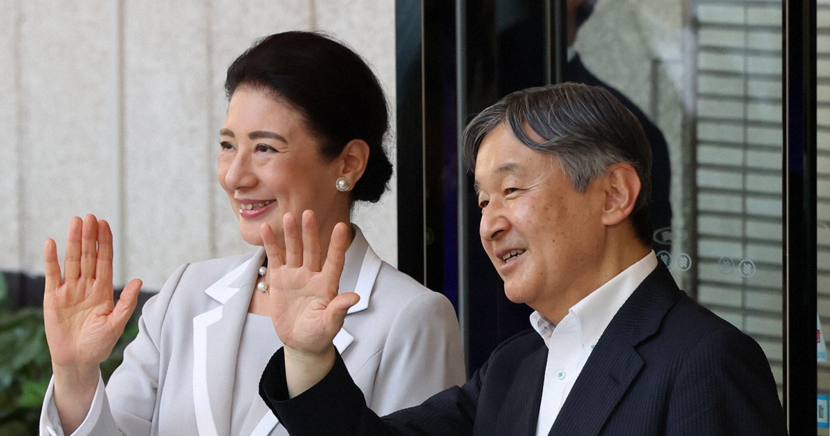 1996年7月29日 公の場 挨拶シーン天皇皇后両陛下 天皇、皇后両陛下が愛媛県を訪問 西日本豪雨被災者と懇談 [写真特集1