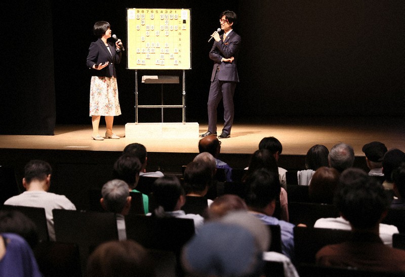 将棋：第84期名人戦 第4局1日目 大盤解説で熱戦見守る ファン300人