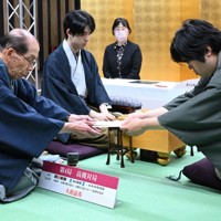 山崎隆之九段快刀斬亂麻,B級2組順位戰關鍵一役重返B級1組